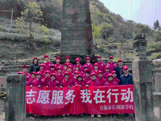 救援爱图画的男孩
